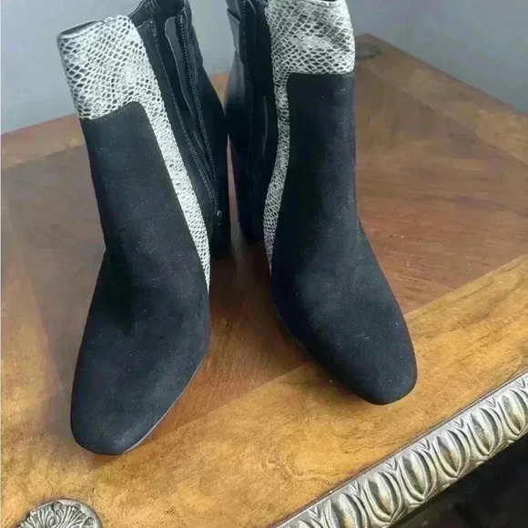 NWOT shoe dazzle ankle boots. Fall  season start - Picture 8 of 8